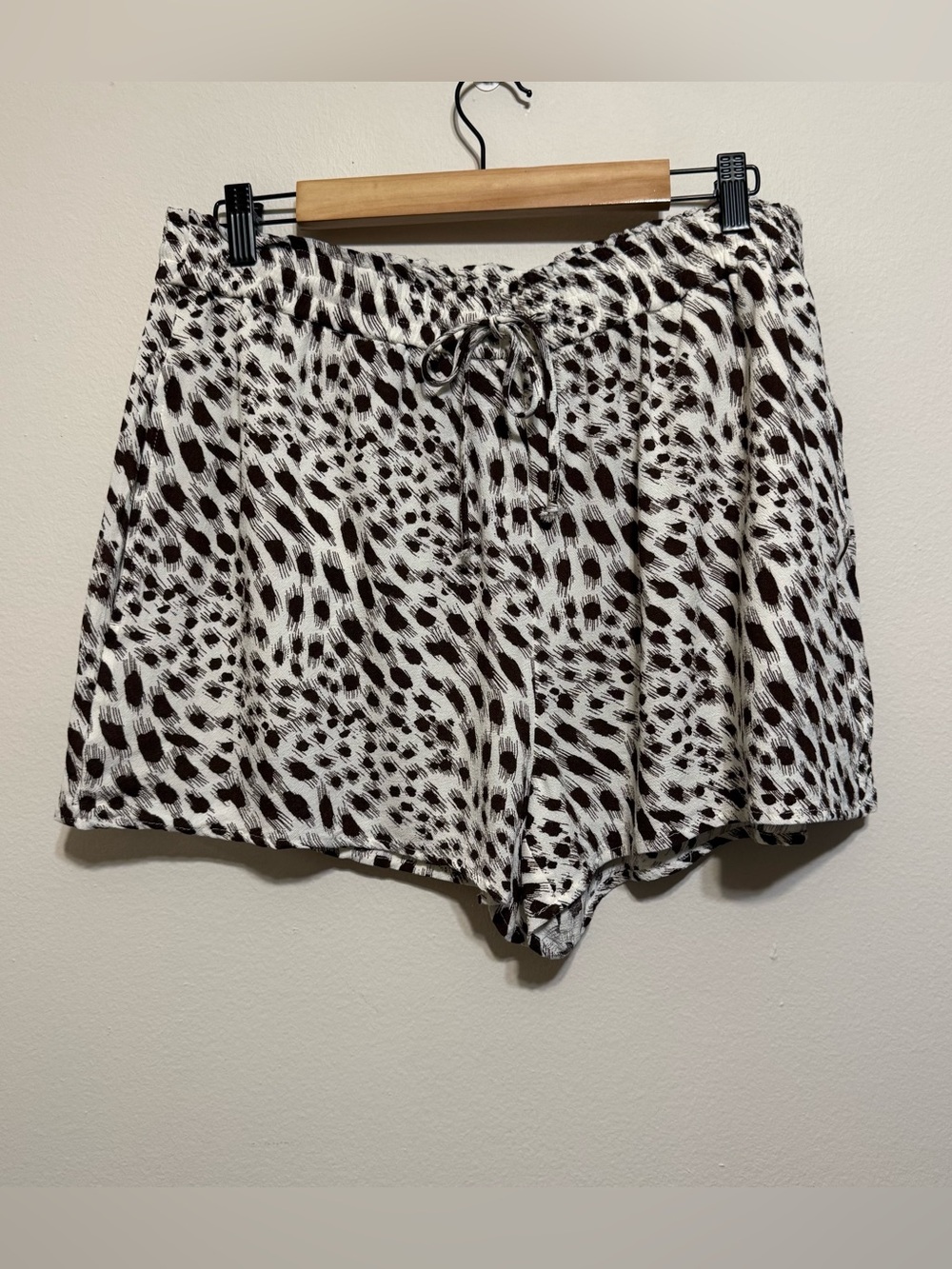 Express Brown Cream Cheetah Print Shorts Rayon Women Large Tie Front Pull On